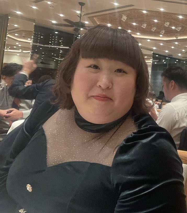 体重100キロ超「3時のヒロイン」かなで　結婚式参列でドレスアップも「周りからソファーって」オシャレなワンピ姿披露
