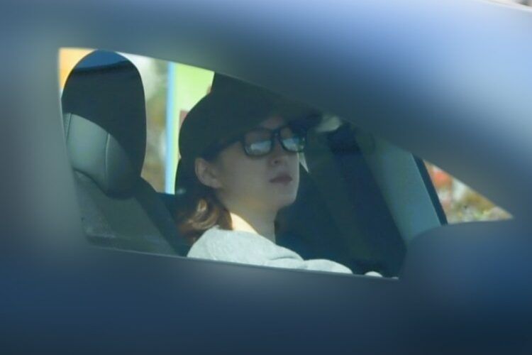 《テスラでお出かけ》広末涼子が狙う配信ドラマでの「女優復帰」　“ダブル不倫”のお相手・鳥羽シェフは家族と「別居生活中」