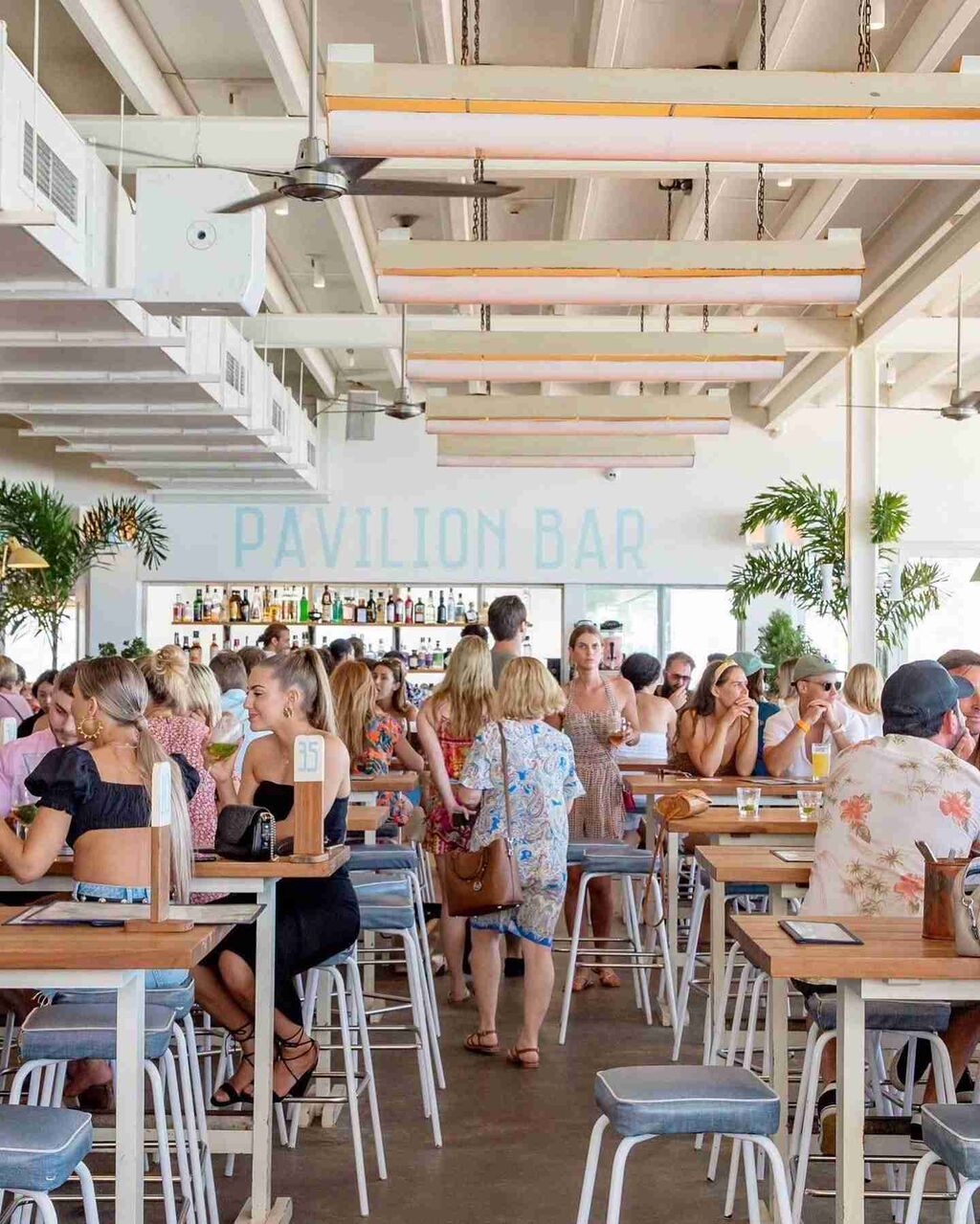 漢字のタトゥーを理由にレストランで入店拒否された女性「侮辱された」怒りの告発に「自業自得」「理不尽」と海外SNSで物議