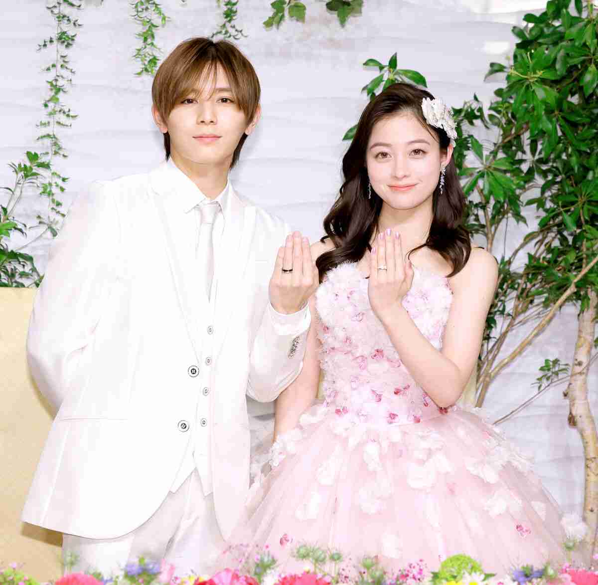 橋本環奈と山田涼介が“結婚会見”…「年下ですけど、現場を引っ張っている」地上波連続ドラマ初主演の橋本を絶賛