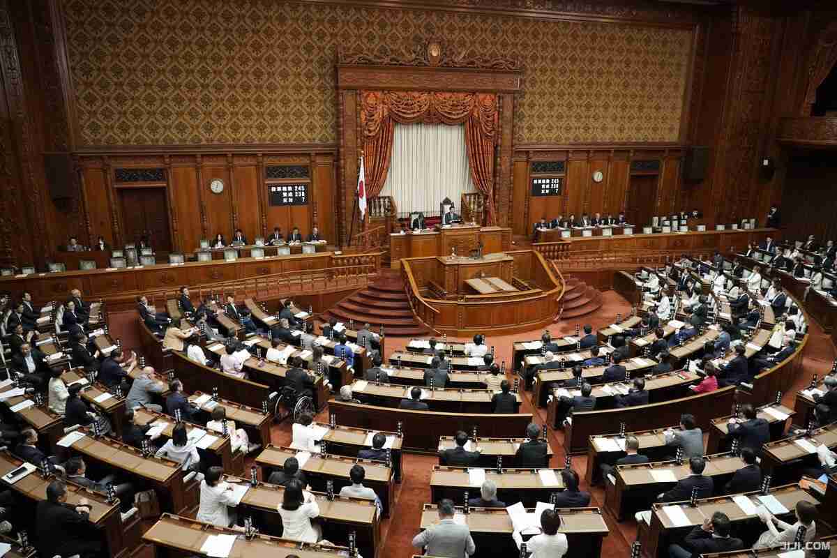 国会議員ボーナス据え置き　改正法成立、国民感情に配慮