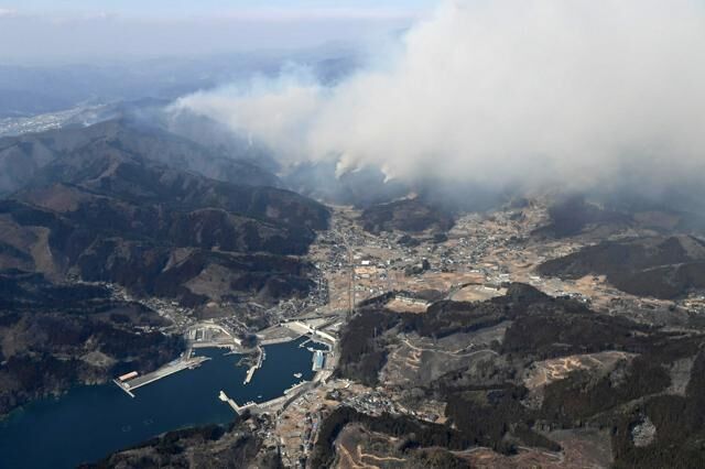 大船渡の山林火災は市街地や避難所方面に延焼　焼失は1400haに　避難指示対象は4596人