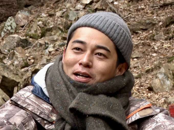 東出昌大、山での生活費は約2万円　ブルーシートで囲んだ居間スペース、ガスも暖房器具もなし