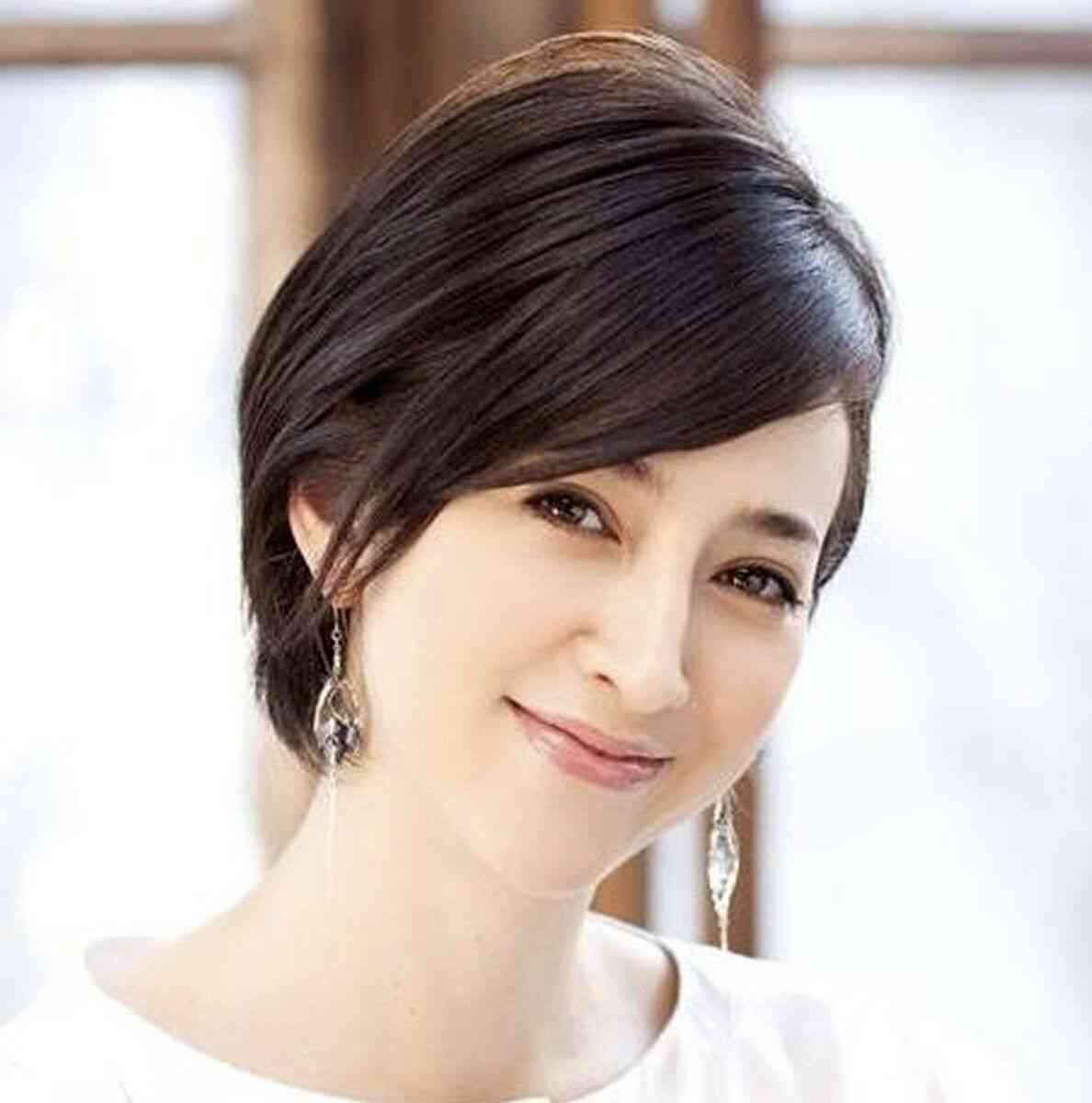 11月に第2子出産の滝川クリステル、妊娠7か月の美しすぎるマタニティーフォト公開