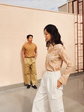 榮倉奈々、夫・賀来賢人と“夫婦ショット” おなか見せミニトップスなど新ビジュアルを披露