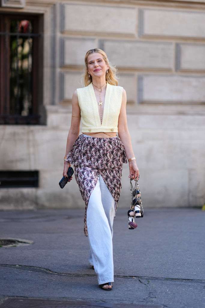 フランス人がオーバーサイズのトップスを着ない理由