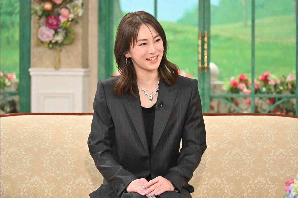 「こんな格好で卒業式行きたい」北川景子38歳「徹子の部屋」2児ママの黒スーツコーデに衝撃「オシャレすぎて」「同じ髪型に」「30前半に見える」