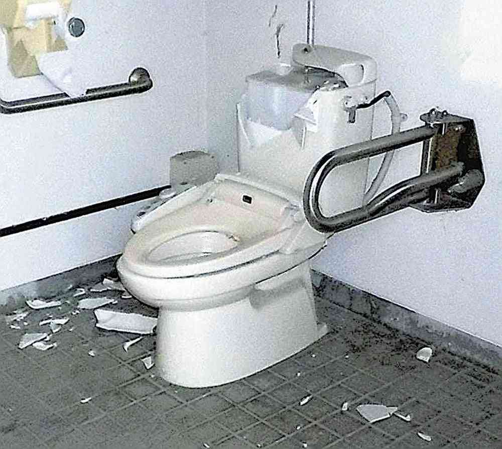 洗面台やタンクに便座まで…公衆トイレ破壊が栃木市で相次ぐ、隣の鹿沼市でも同様7件
