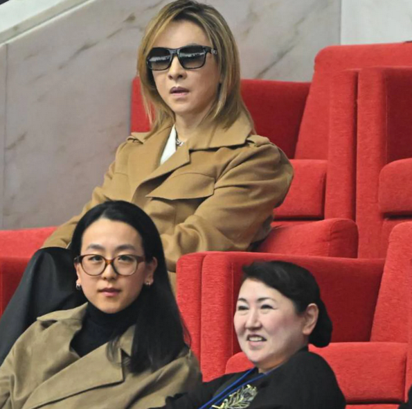 伊藤みどり「なんと…後ろに」観客席の大物アーティストに驚愕 浅田真央も映り込み「すごい3ショット」と反響