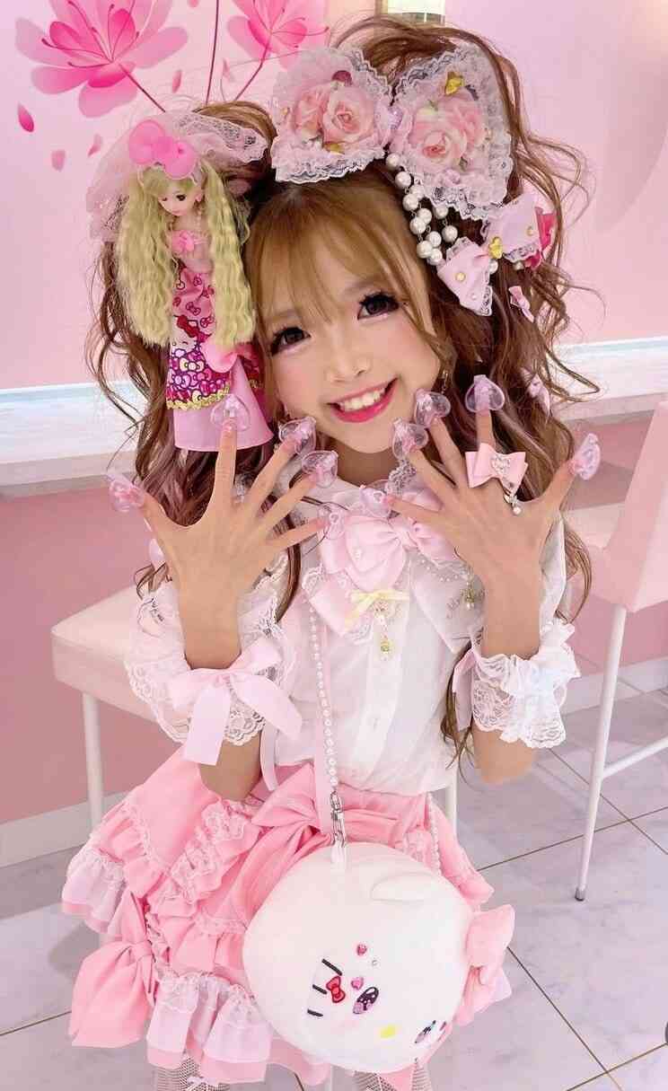 〈令和の小学生ギャル〉「先生も『カワイイ！』とほめてくれる」10歳のインフルエンサーが語った衝撃のギャルライフ