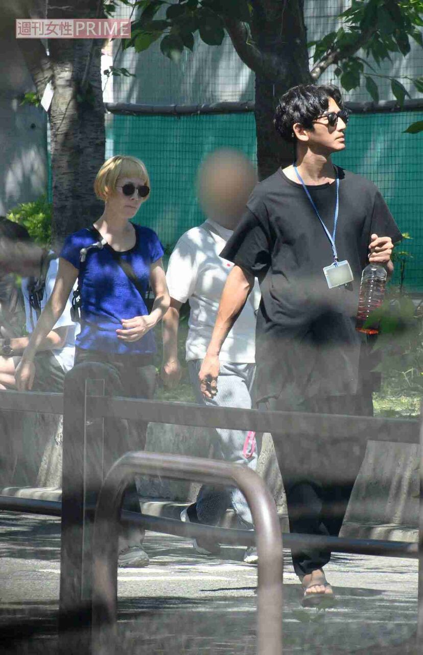 永山瑛太と木村カエラ夫妻が運動会に参加、“風物詩”だったハイセンス私服やめて“年相応”シンプルコーデに変えるもまだまだ目立つ