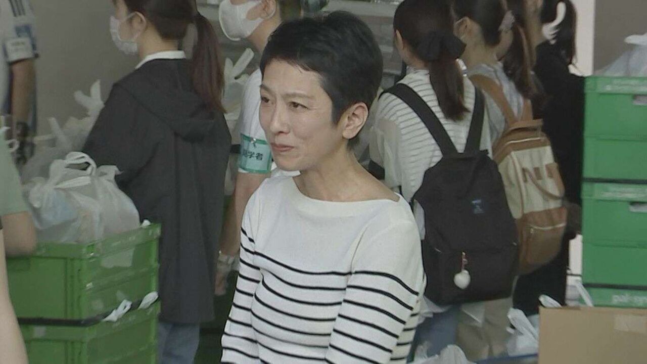 都知事選出馬表明の蓮舫氏が都庁の足元視察　生活困窮者の支援活動　800人近くが無料の食料求め行列つくる　蓮舫氏「本当に衝撃でした」