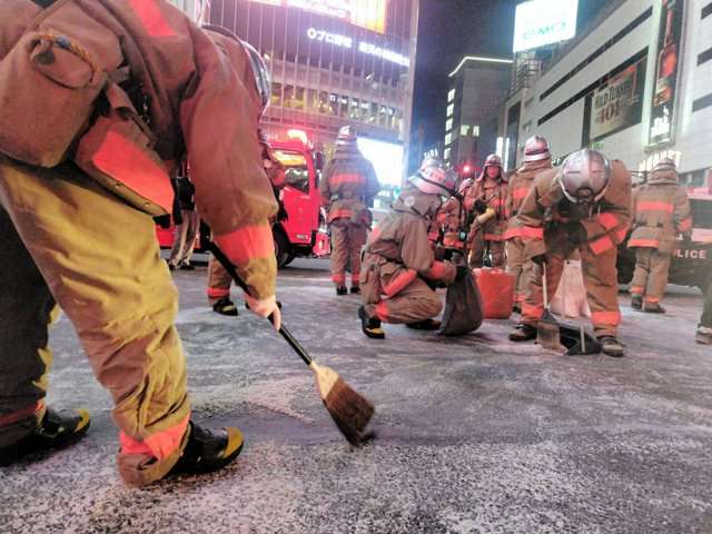 渋谷のスクランブル交差点で火災　「男が液体をまき火つけた」と通報
