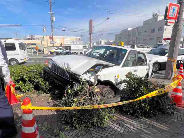 タクシーが歩行者ら次々はねて4人死傷　ひき逃げ容疑で74歳男逮捕