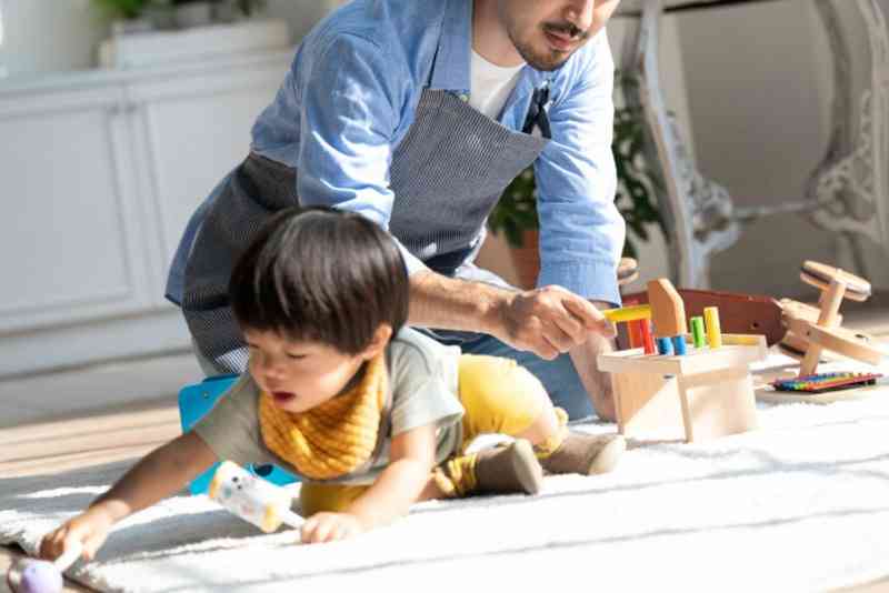 専業妻にボヤきたくなる男たち。「経済的には僕がワンオペ」なのに家事育児は分担という理不尽