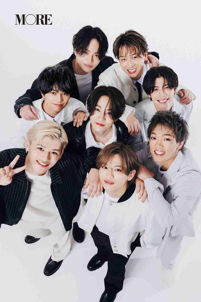 新体制timelesz「MORE」に登場、8人のクールな表情と“ファンサポーズ”掲載