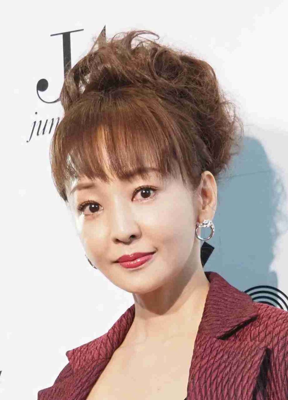 神田うの、自身デザインのヒョウ柄着物で初釜に参加　萬田久子とのツーショットも公開