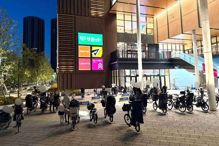 商業施設で「異様な光景」“子乗せ自転車”の違法駐輪が物議　マナー巡り「子持ちvs子なし」の対立も