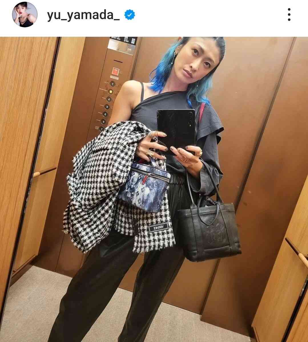 小栗旬の妻・山田優、鮮やかブルーヘアで激変！「髪色可愛すぎ」「素敵」ド派手な最新ショット