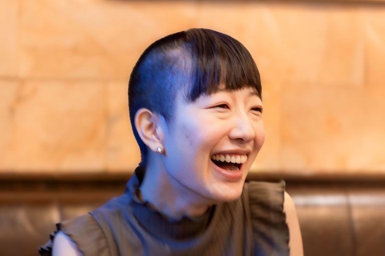 「モテすぎて坊主にした」SNSで話題の女性。「無駄に性愛を向けられることは9割減りました」