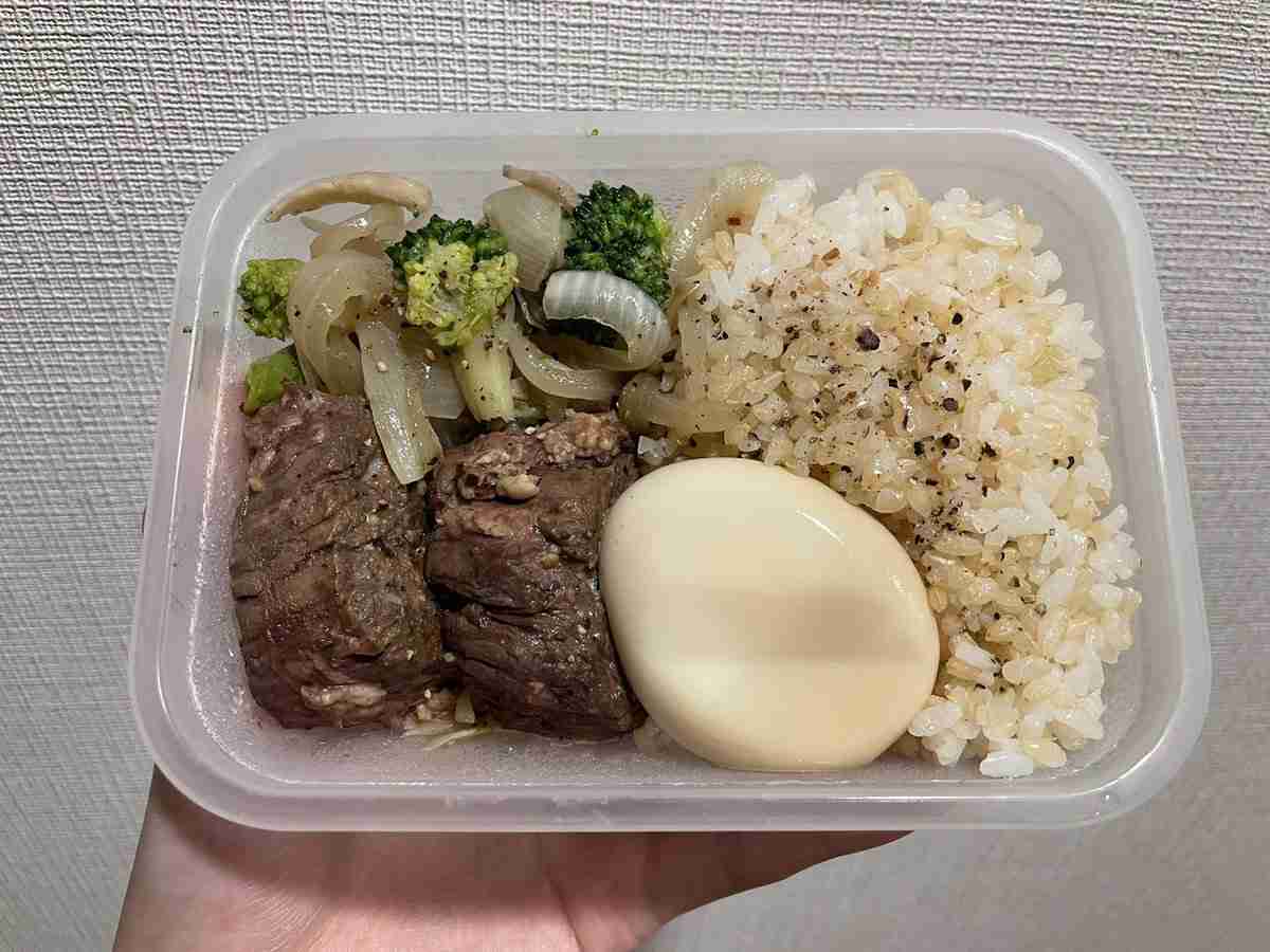 26歳独身OLの弁当が「減量にも最高」と話題　15キロダイエットで腹筋くっきり　タッパー利用の賢さ