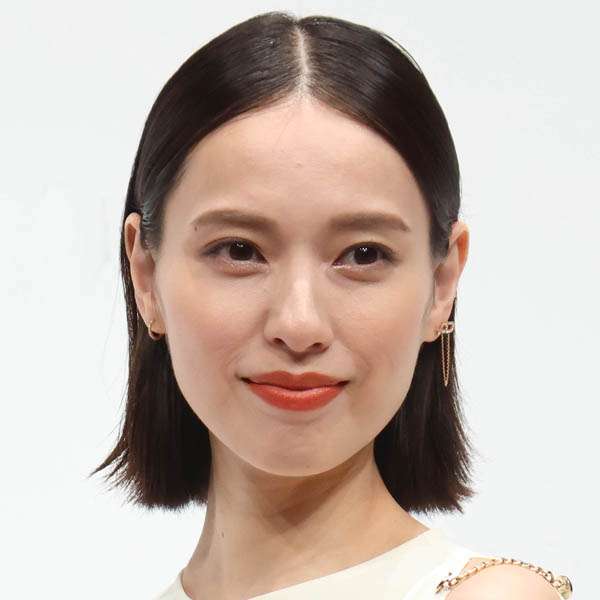 戸田恵梨香にのしかかる「広末涼子の尻ぬぐい」…“長期育休”かなわずスピード復帰も