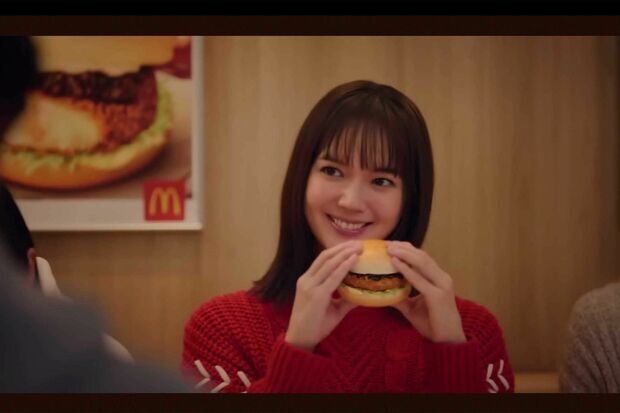 「おっきく見えてる」多部未華子『グラコロ』CMは視覚の罠か、“小顔商法”にネット騒然