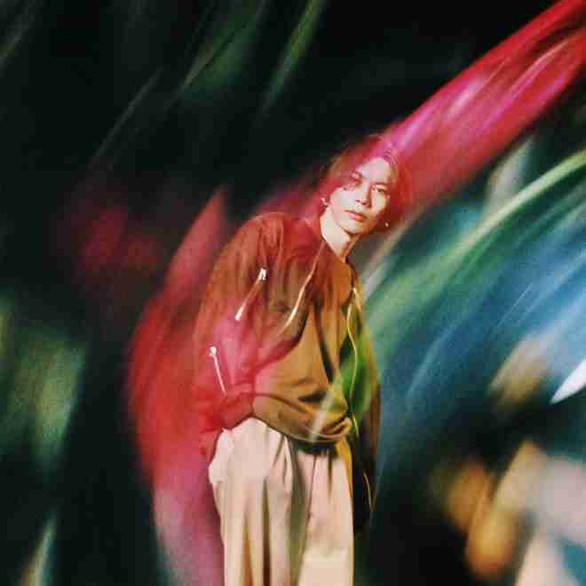 米津玄師、白線の上だけを歩いてゆく「LADY」MV公開