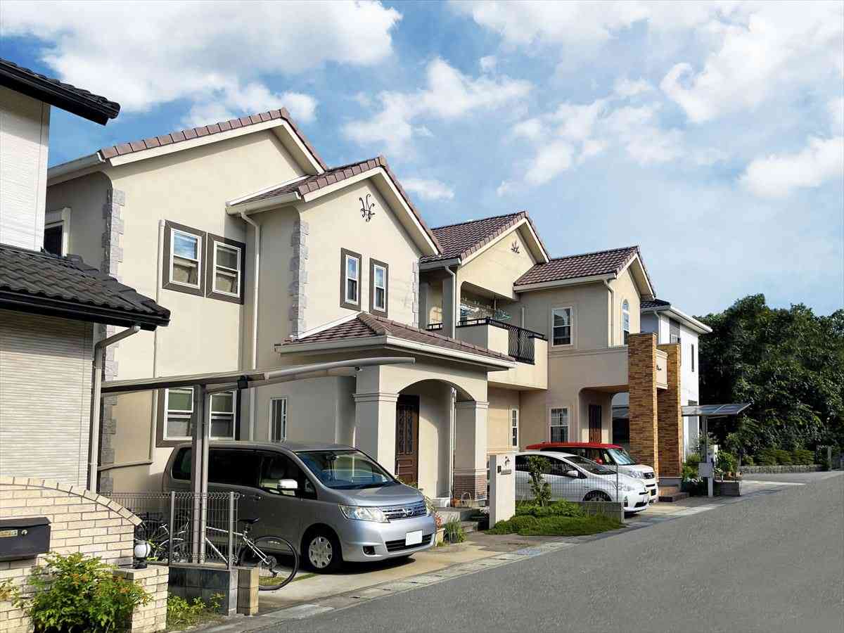 【老後】持ち家・賃貸に関する「不安」どっちが多い？　500人の“リアルな悩み”も