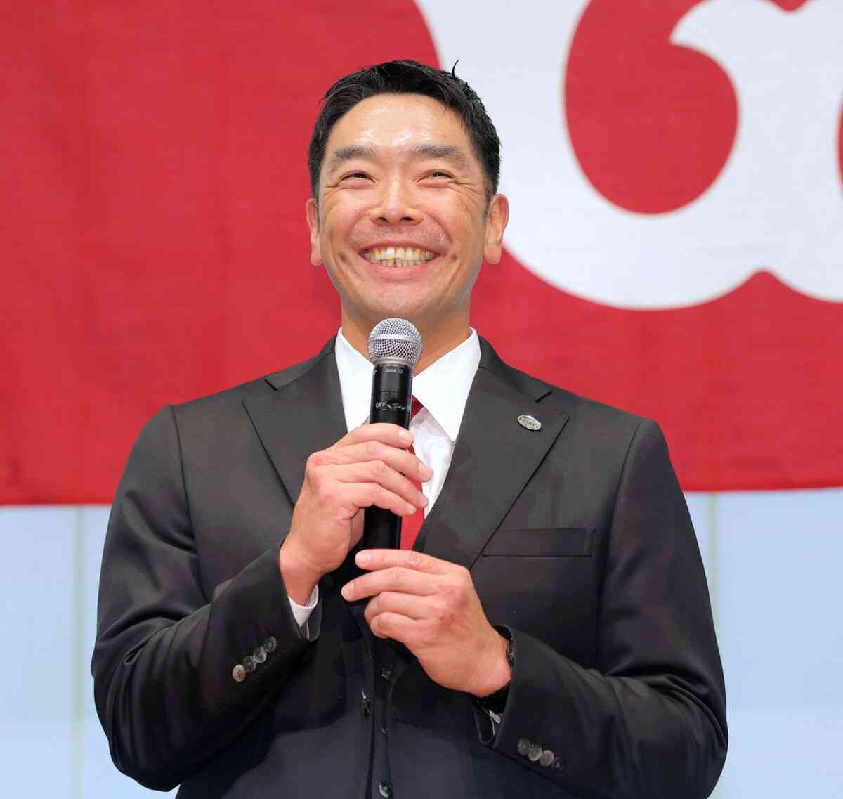 【巨人】阿部慎之助新監督「来年度は『アレ』ではなく『アベ』でいきたいと思います」就任会見で決意表明