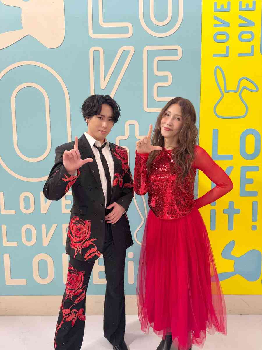 宮舘涼太「I・だって止まらない」『ラヴィット！』ステージショット＆オフショットが公開！KABA.ちゃんと寄り添うムーディーなショットも