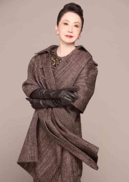 「覚悟しいや！」〝極妻姐さん〟役から39年…84歳大物女優〝洋装姿〟近影に「美のレジェンド」「違う志麻さんを見せてもらった」