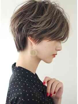 ショートカットが似合う人とは？