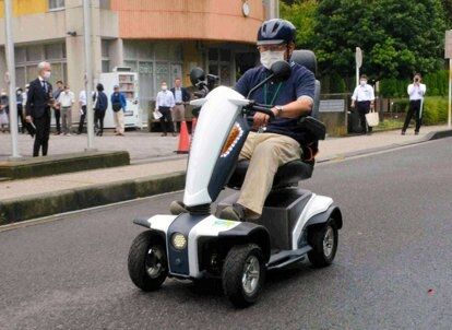 公道走れる高齢者向け電動スクーター　全国初実験、歩道はNGの制約