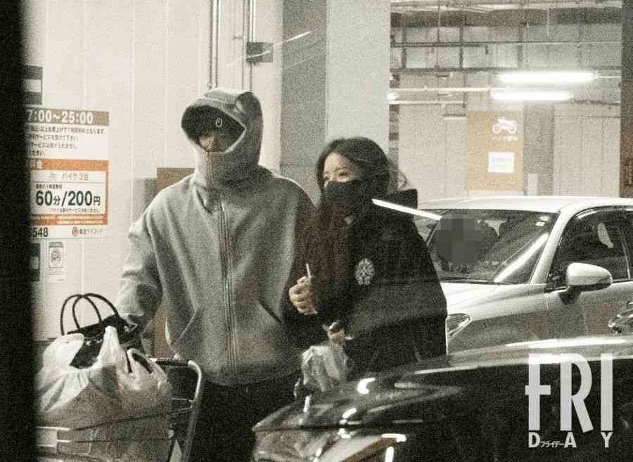 完全に二人だけの世界…三代目JSB・ELLY 「庶民派スーパーでデート」で見せた「ラブラブ」写真