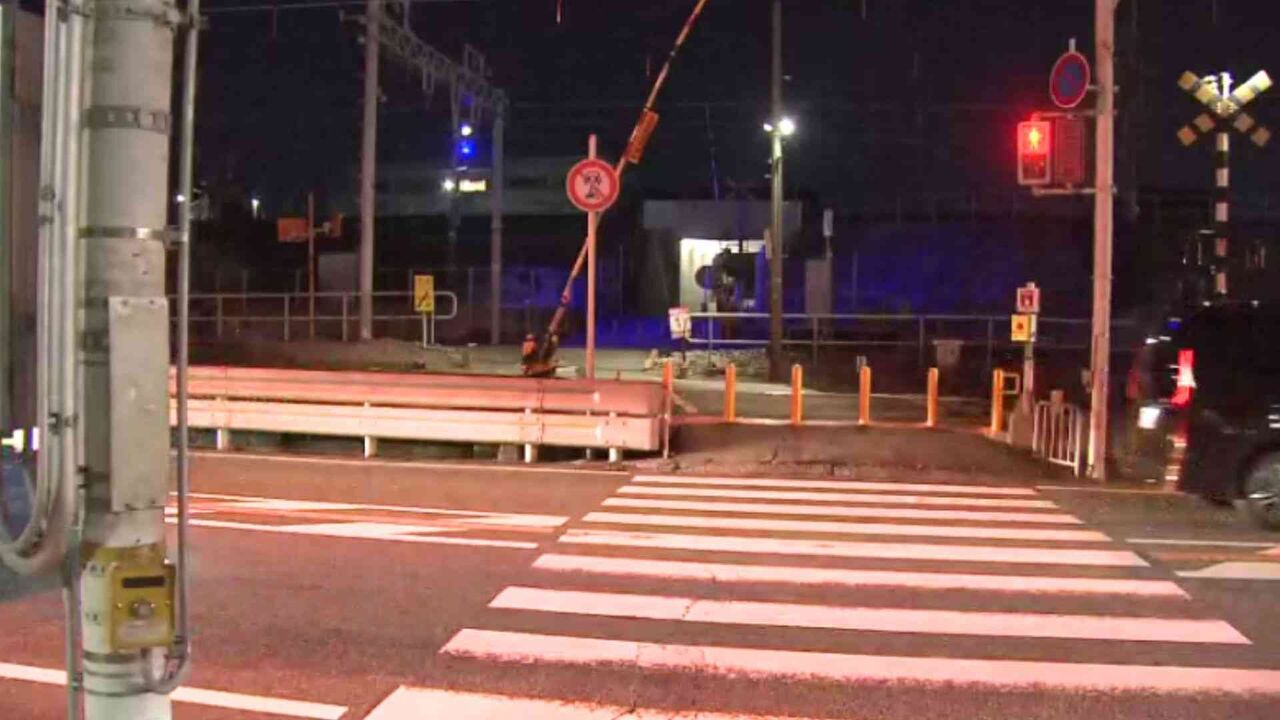 山陽電車と衝突　20～30代ぐらいの女性含む2人死亡　誤って踏切内で信号待ちか　すぐ先に横断歩道