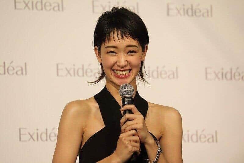 剛力彩芽の「オレンジ髪」に視聴者騒然　「とてもステキ」「黒髪の方が...」「長友みたい」