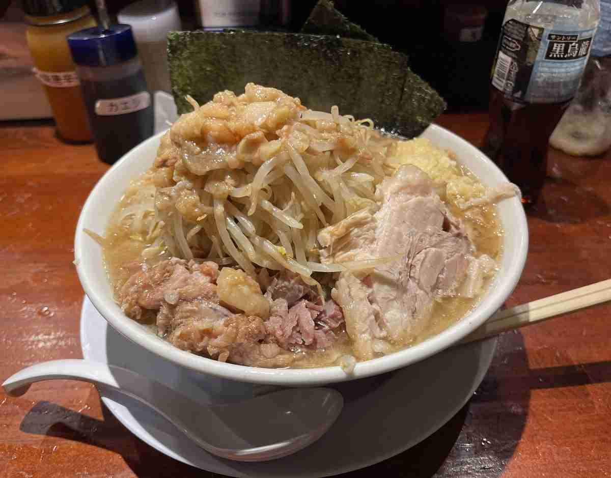 「以前は敷居が高かったけど…」“二郎系ラーメン”に目覚める女性たちが増加中　「予習すればコールも怖くない」「意外に完全食、胃もたれもしない」
