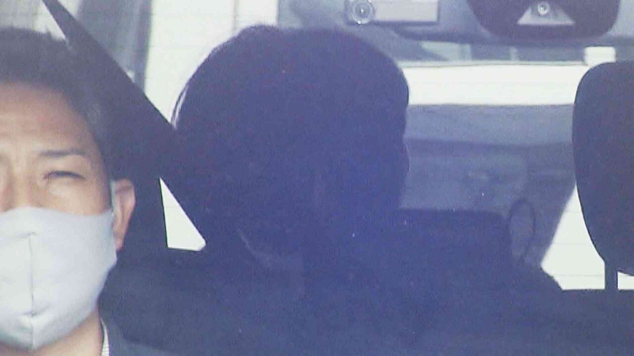 交際相手の女子大学生を4階から飛び降りさせ　追いかけて包丁で胸を複数回刺し殺害した罪　男に懲役20年求刑