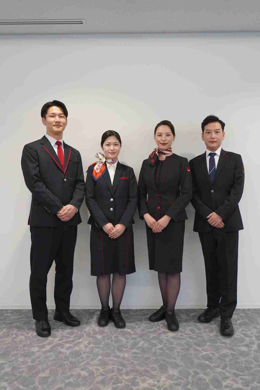 JALが客室乗務員や空港スタッフの「スニーカー」着用を解禁