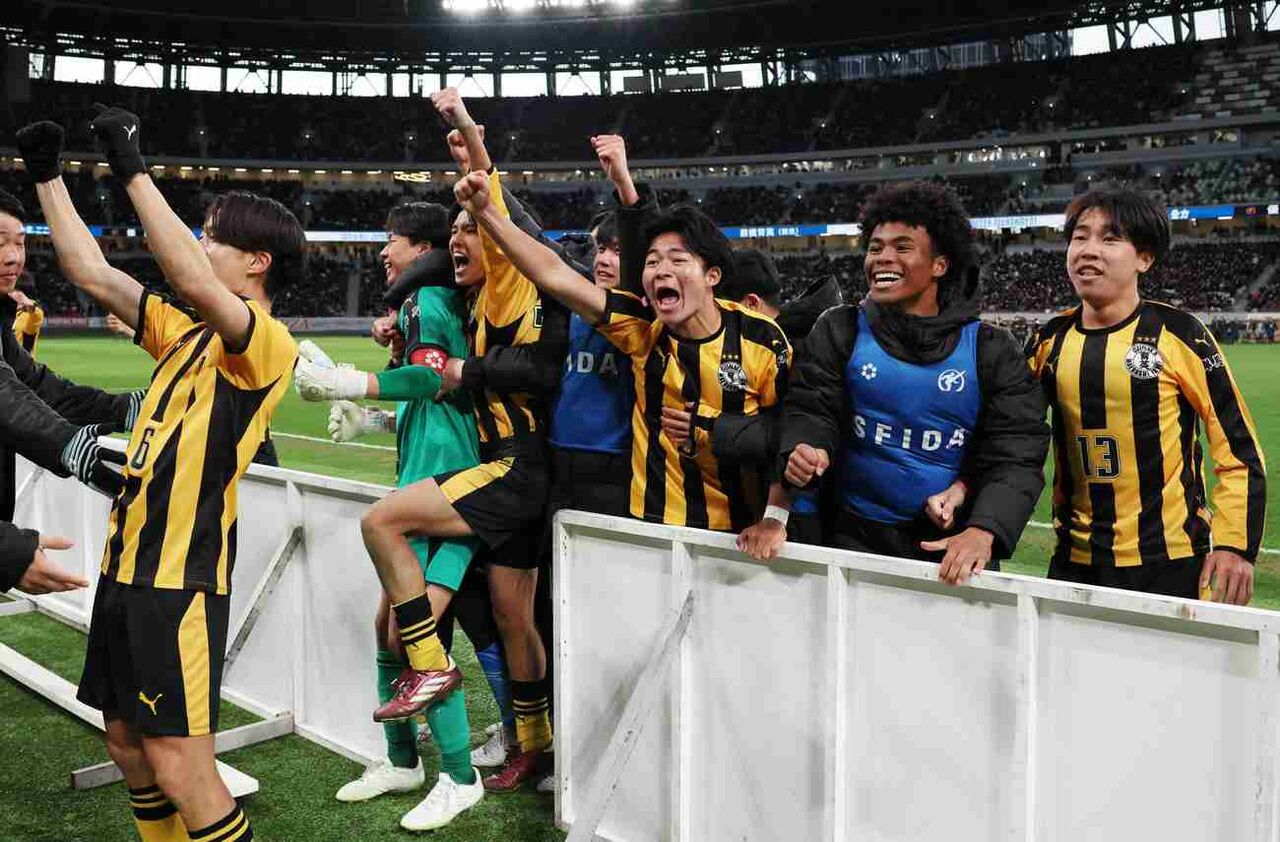 【高校サッカー】前橋育英7大会ぶり2度目の日本一！延長、PK戦の末に流通経大柏と大激闘下す