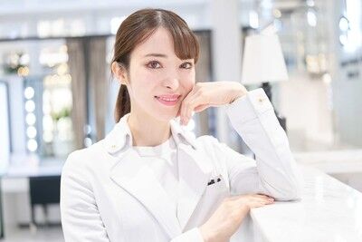 〈美容整形に1億円超〉美容オタク女医が明かす絶対に失敗しない整形術。「整形は複数回通って極めていく」“整形顔”が歩いてると思われないためには？