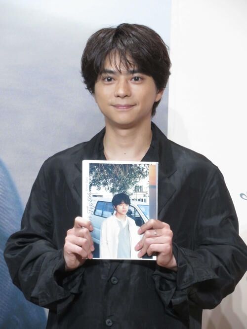 timelesz佐藤勝利が初のソロ写真集、松島聡に菊池風磨と「どっちが良い？って質問したい」