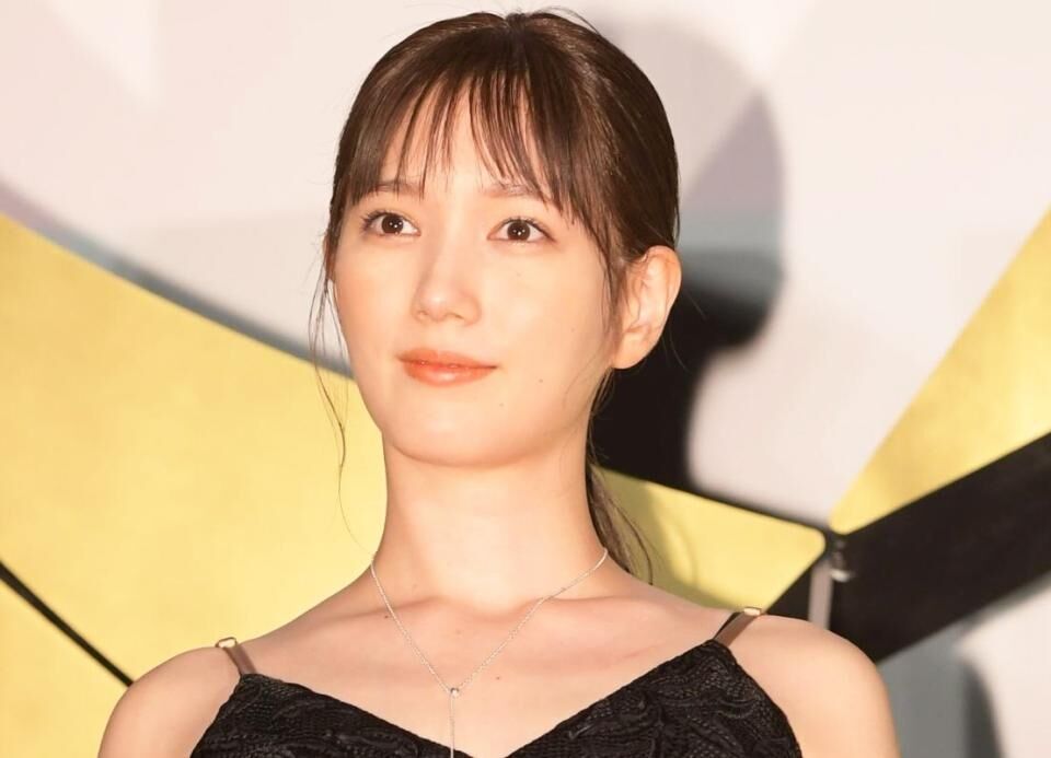 本田翼　女優の化粧ケースが衝撃　日焼け止めの数がエグすぎ「集めて試す生きがい」　引き出し閉まらないｗ