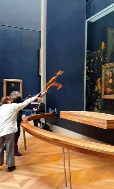 ルーブル美術館「モナリザ」にスープかける　環境活動家2人が実行か