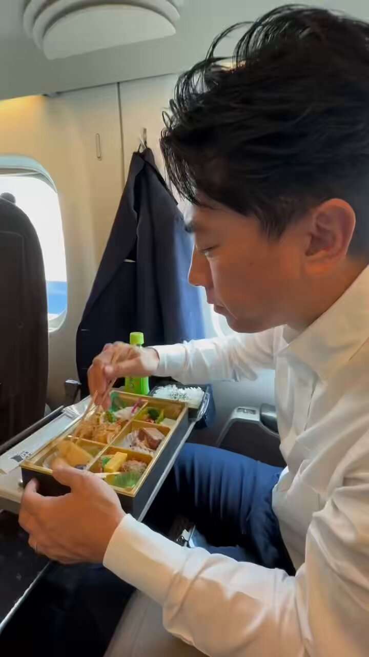 全国を飛び回る小泉進次郎選対委員長が〝グルメ紹介〟で炎上　背景に「レジ袋有料化」の恨み？