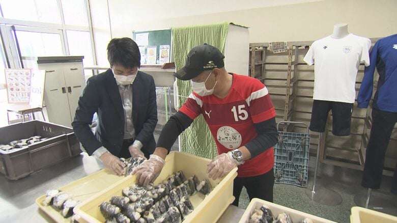 “朝食抜き”を心配した教師が提案…名古屋の高校で「朝ごはんプロジェクト」生徒達におにぎりを無償提供