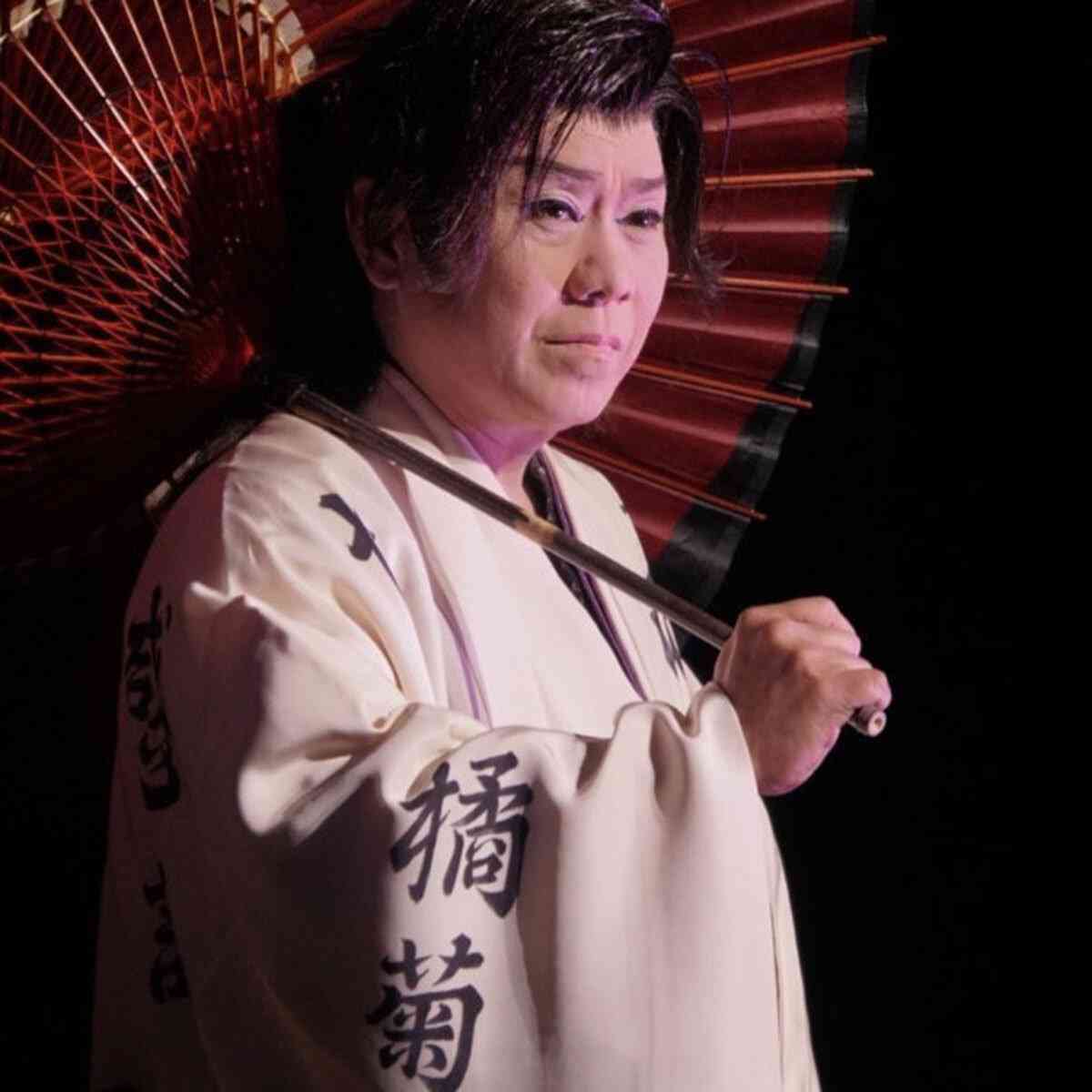 「私は9年間、性奴隷だった」観劇後に泥酔させられ太客の相手を…全裸写真で脅された被害者が「大衆演劇の闇」を決死の告発