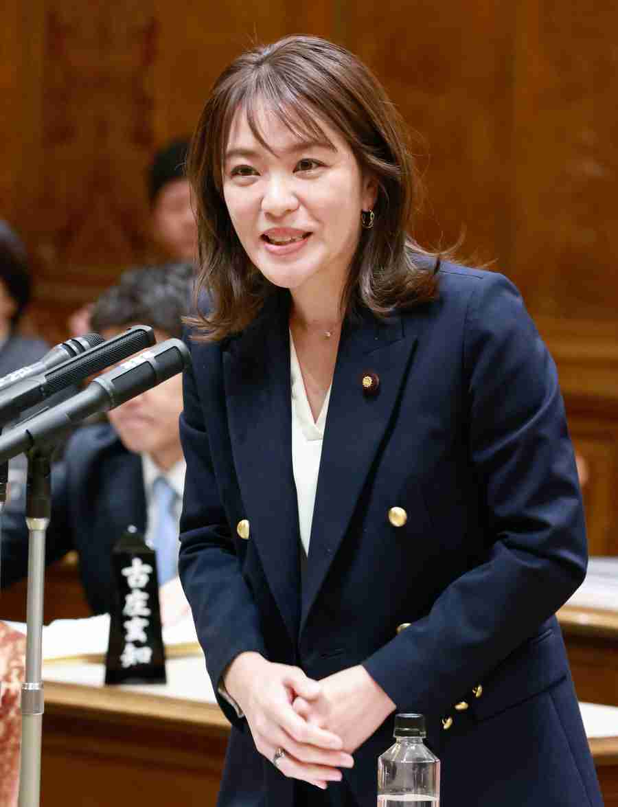 仲よく「参議院議員会館の喫煙室で」「視察にも同行」…いま永田町で注目を集めている「2人の熱愛ぶり」