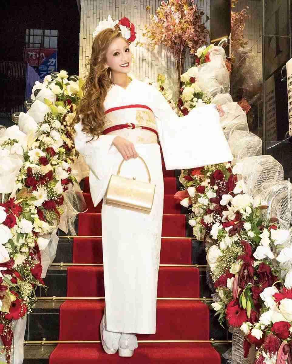 整形1000万・元キャバ嬢モデルに「若返ってます」「違う人みたい」　5年前からの変化に衝撃